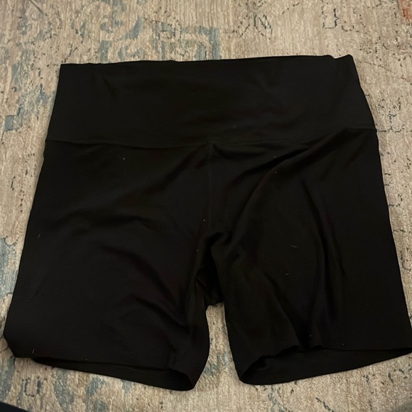 All In Motion Yoga Shorts - Picture 1 of 2